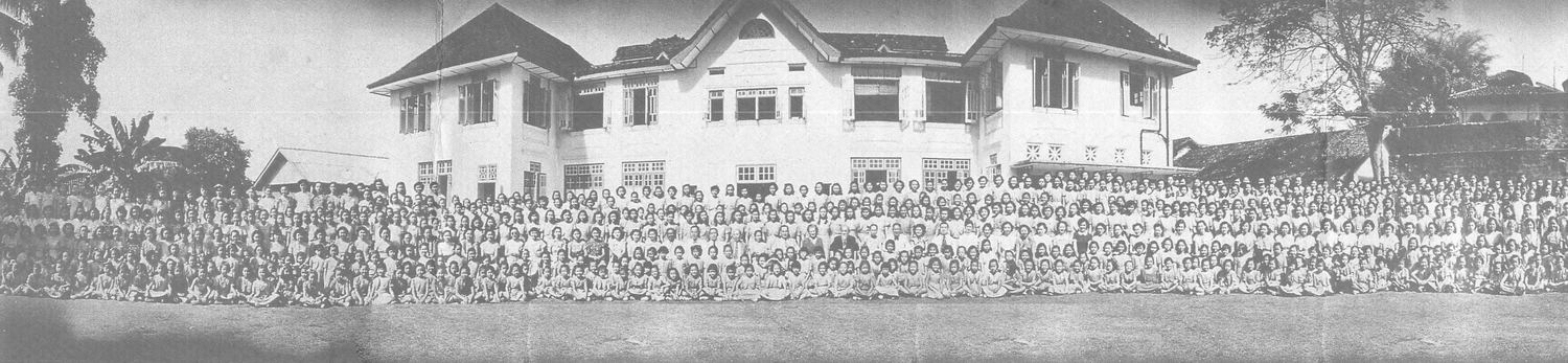 The whole school photographed in front of the Main Block at Emerald Hill